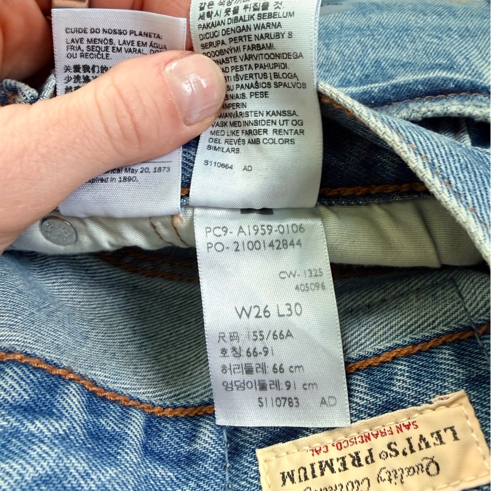 Levi’s 501 90s Women’s Jeans Size 26 Light Wash Straight Leg A1959 - Picture 3 of 5